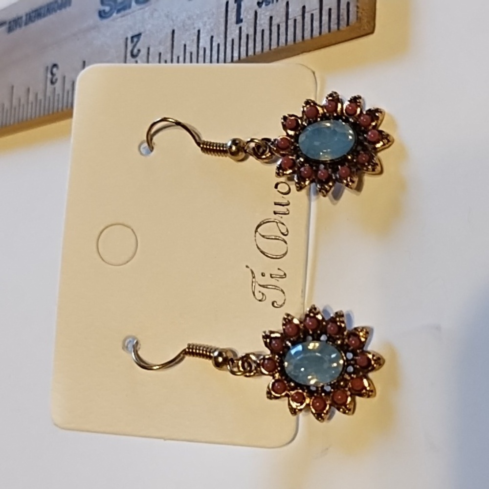 NWT Pierced Earrings - Picture 4 of 4